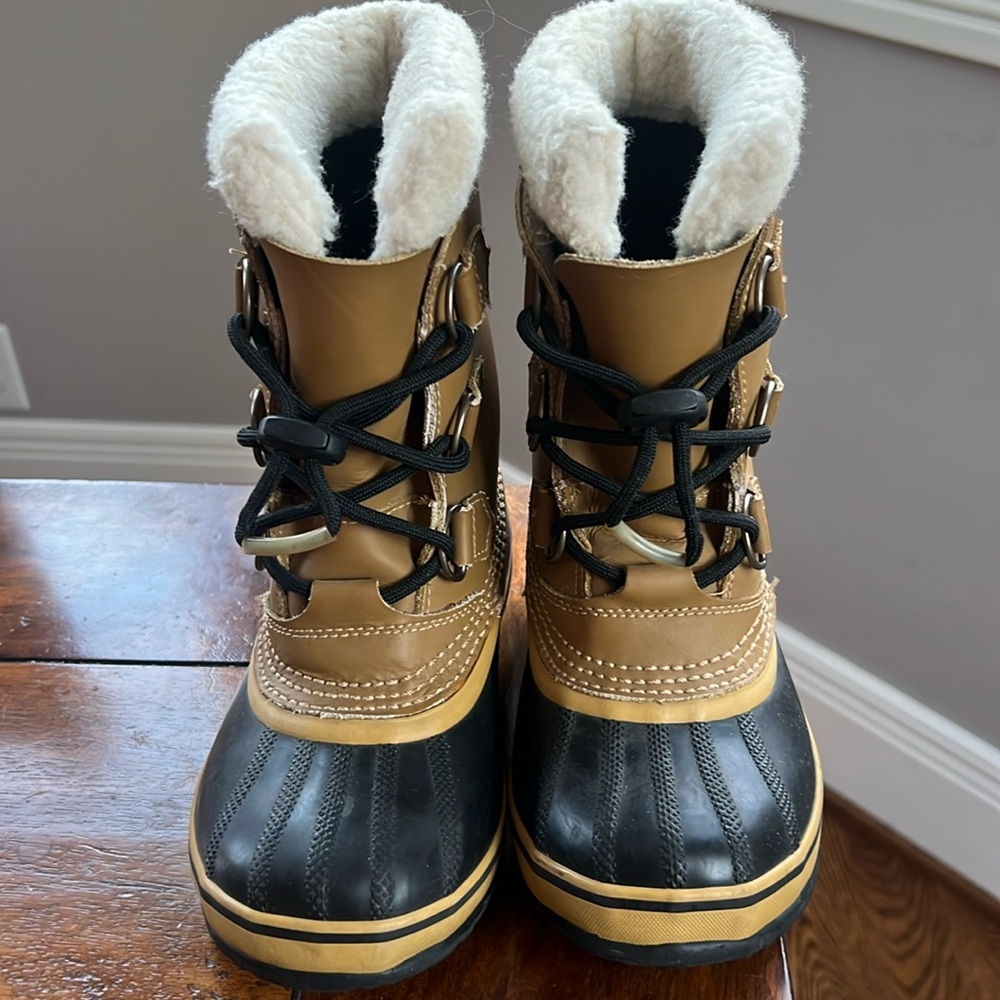 Sorel Caribou Boots Kids size 1, very good condition